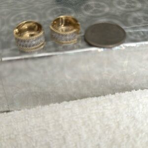 10kt beautiful earrings yellow solid gold with diamond chips